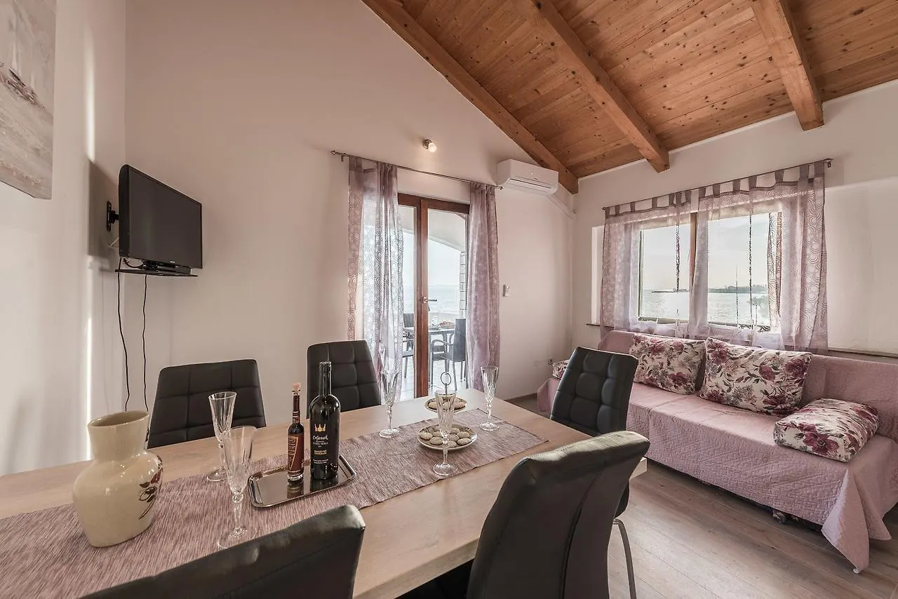 Apartments Villa Batela Privlaka