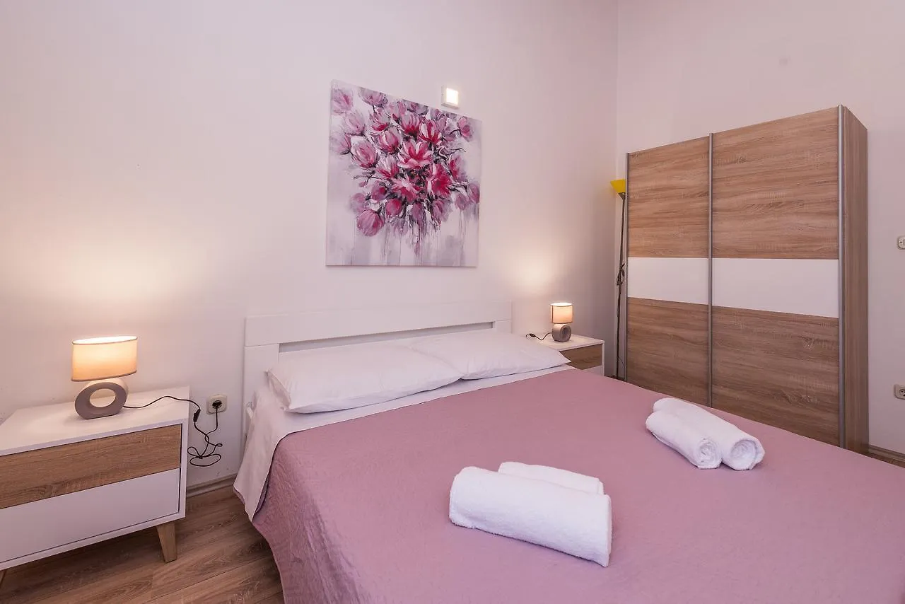 Apartments Villa Batela Privlaka
