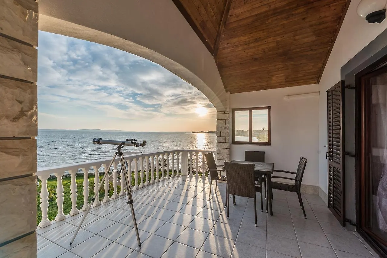 Apartments Villa Batela Privlaka