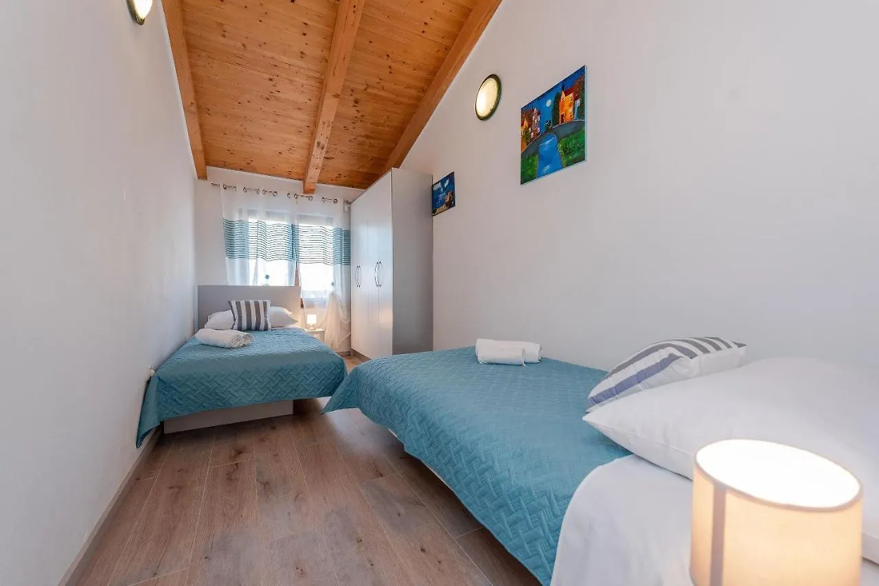Apartments Villa Batela Privlaka