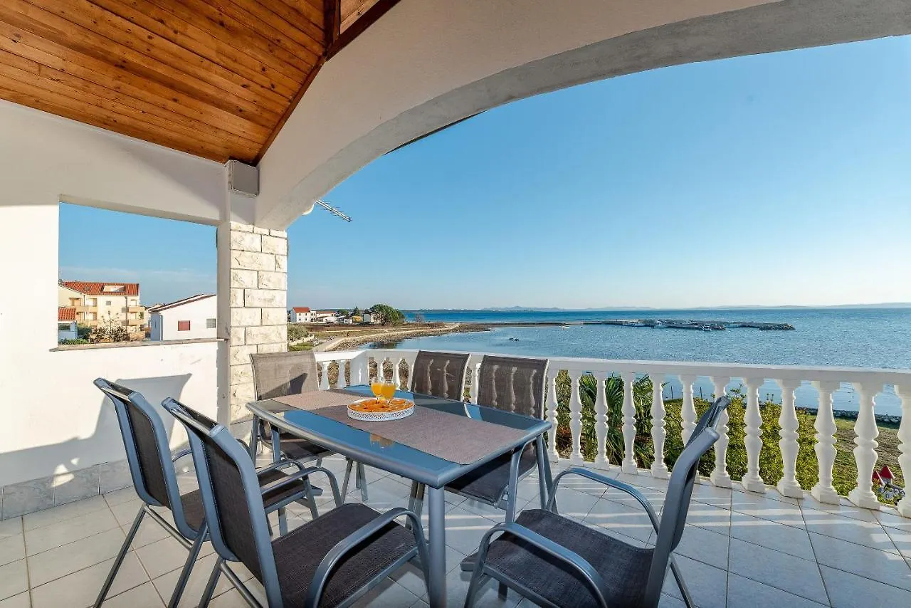 Apartments Villa Batela Privlaka