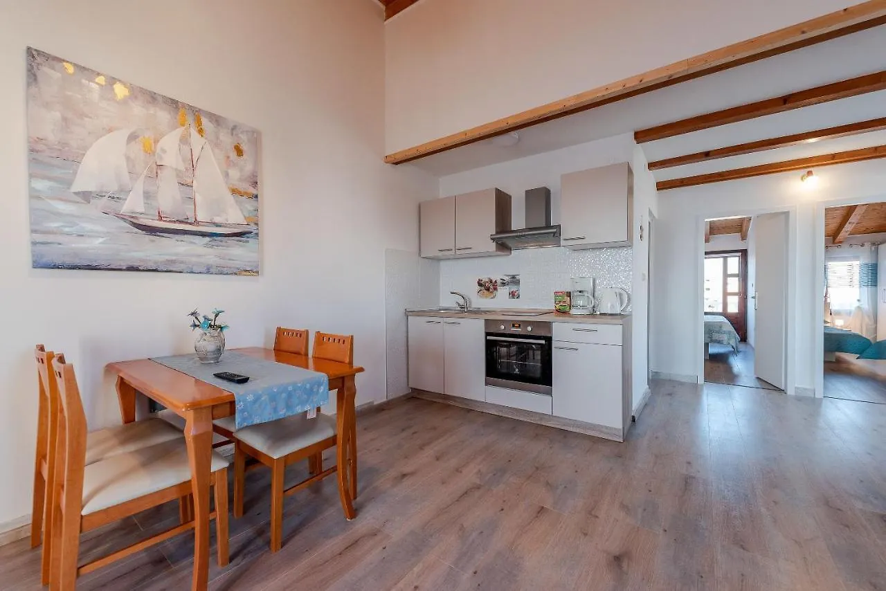 Apartments Villa Batela Privlaka