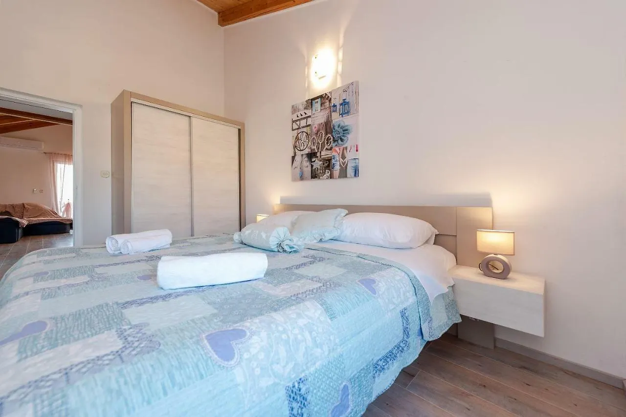 Apartments Villa Batela Privlaka