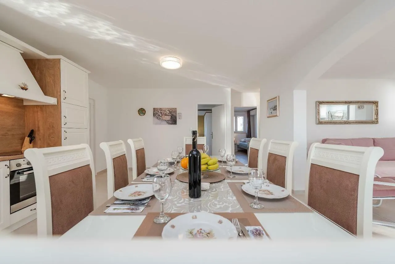 Apartments Villa Batela Privlaka