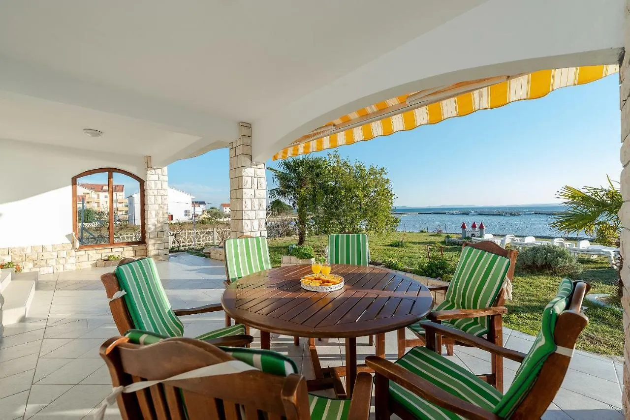 Apartments Villa Batela Privlaka