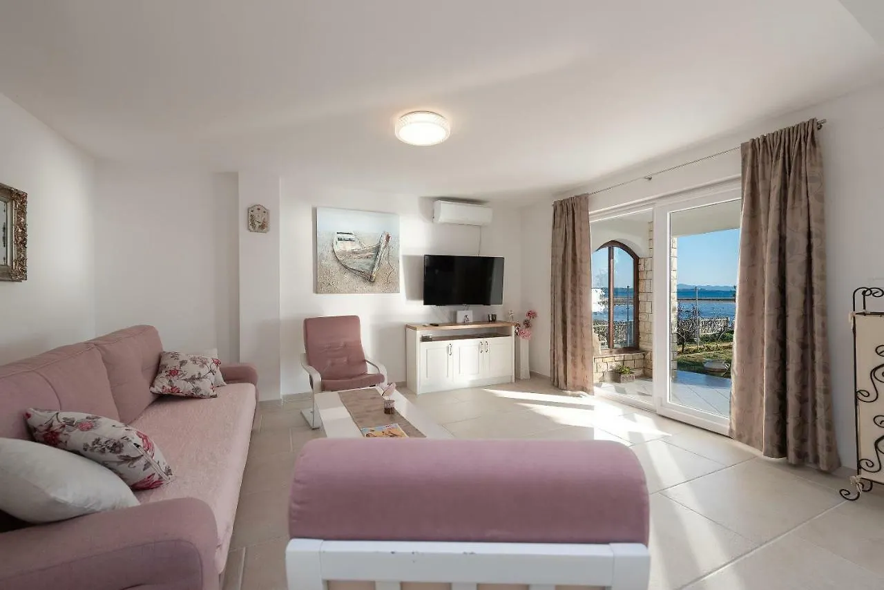 Apartments Villa Batela Privlaka