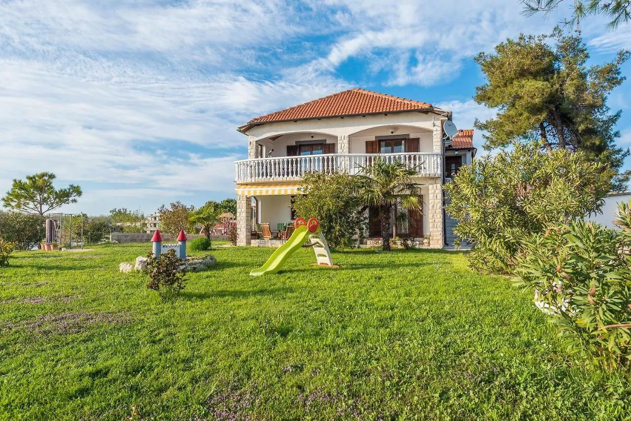 Apartments Villa Batela Privlaka
