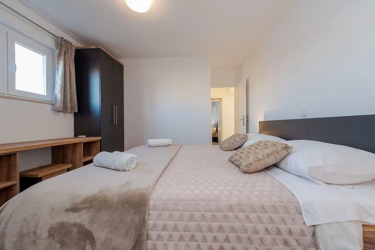 Apartments Villa Batela Privlaka  Privlaka (Zadar)