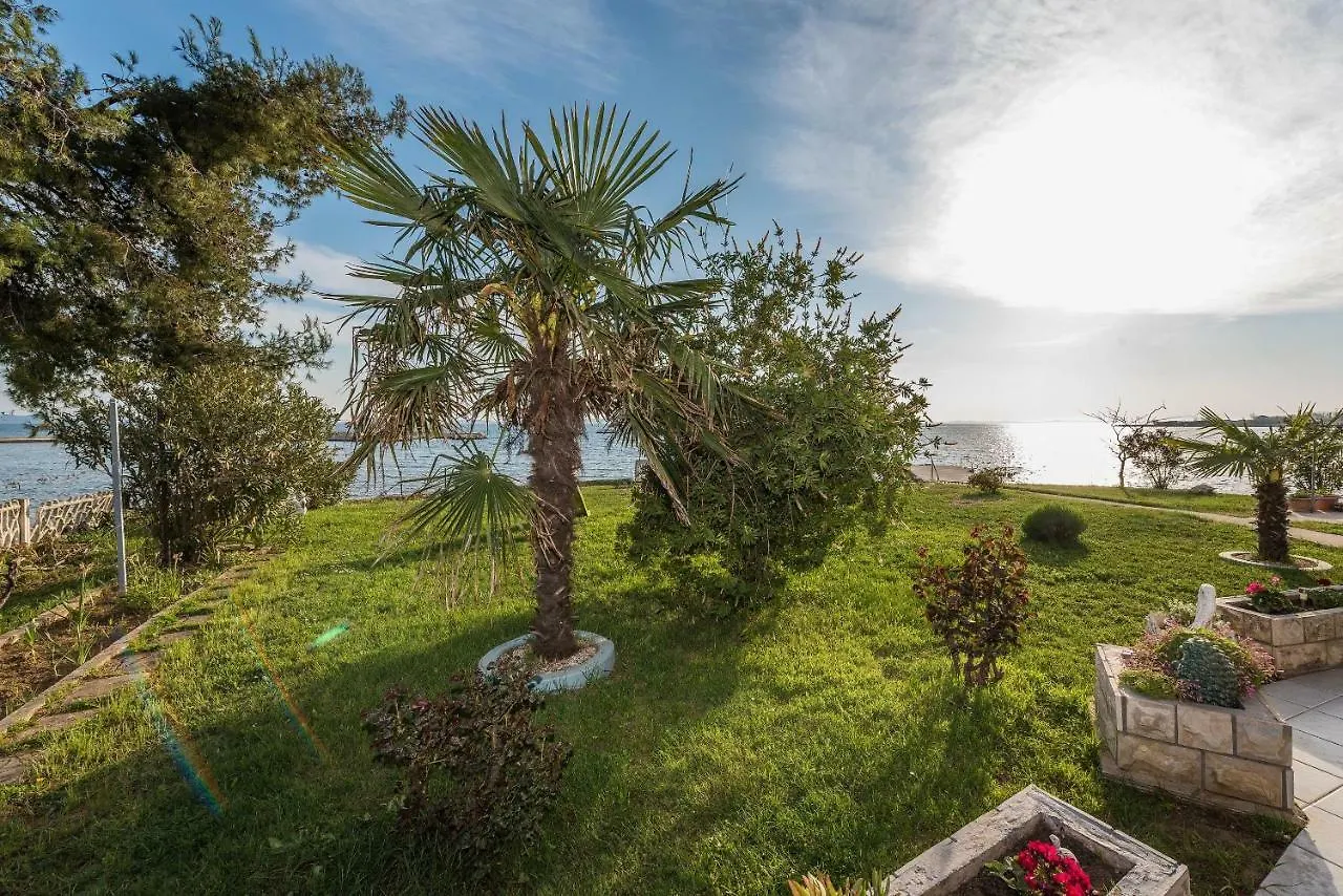 Apartments Villa Batela Privlaka