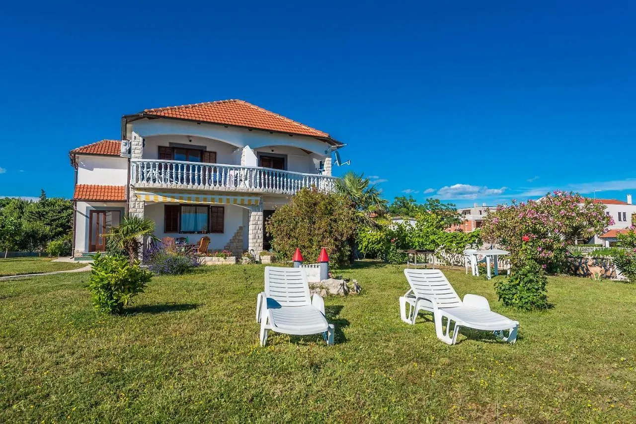 Apartments Villa Batela Privlaka