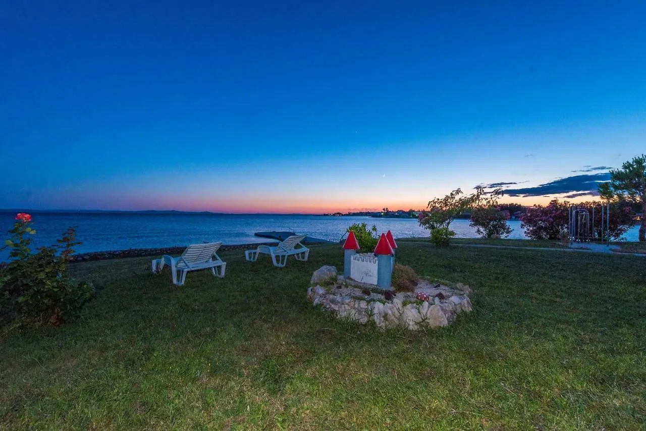 Apartments Villa Batela Privlaka
