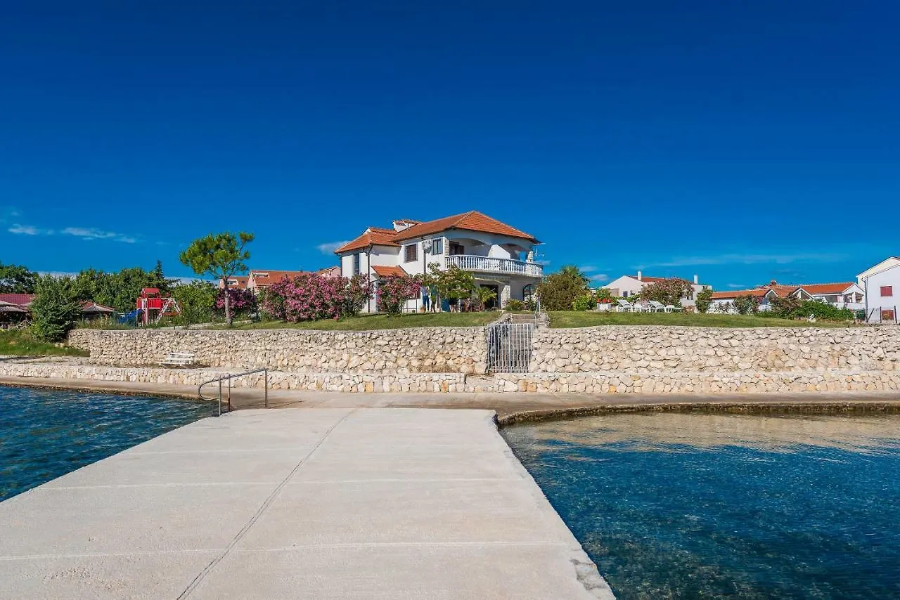 Apartments Villa Batela Privlaka